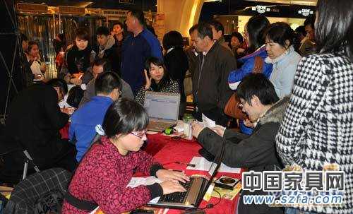 售券活動(dòng)現(xiàn)場(chǎng) 售券活動(dòng)現(xiàn)場(chǎng)