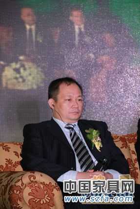 盛家家居董事長(zhǎng)、中國(guó)家具銷售商聯(lián)合會(huì)會(huì)長(zhǎng)曾震宇