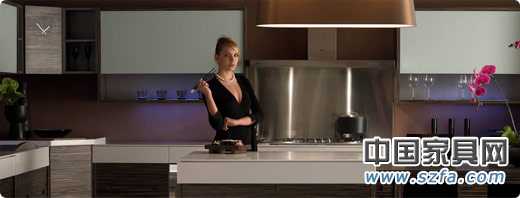 選擇好滑軌的長度后，請按照圖片中的打孔尺寸，對抽屜進行加工，以便安裝滑軌。