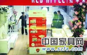 在五一之前，各種形式的打折促銷活動就層出不窮，也讓市場的銷售一路飄紅。