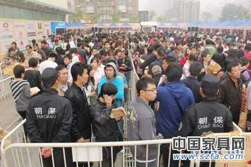 紅星美凱龍?jiān)谌侨晖秸归_(kāi)“幸福來(lái)簽手”總裁簽售活動(dòng)
點(diǎn)擊圖片查看下一頁(yè) 紅星美凱龍?jiān)谌侨晖秸归_(kāi)“幸福來(lái)簽手”總裁簽售活動(dòng)