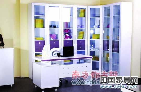 　　家具行業(yè)外觀互抄不是新聞，如今這種現(xiàn)象也出現(xiàn)在網(wǎng)上。