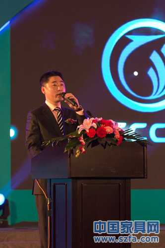 四川省家具進出口商會常務(wù)副會長、秘書長榮煜偉