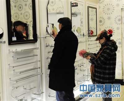  明碼實價可以為消費者節(jié)約比價砍價的時間和精力。             