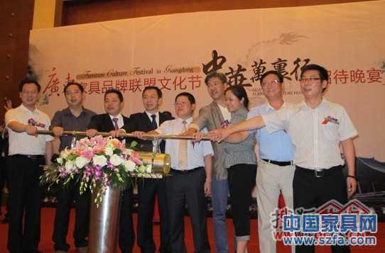 最后一次以皇朝家私執(zhí)行總裁身份出現(xiàn)在媒體面前的馬明輝 最后一次以皇朝家私執(zhí)行總裁身份出現(xiàn)在媒體面前的馬明輝