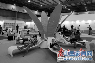 消費者購買的不僅僅是家具，而是一個舒適的環(huán)境。李細華 攝