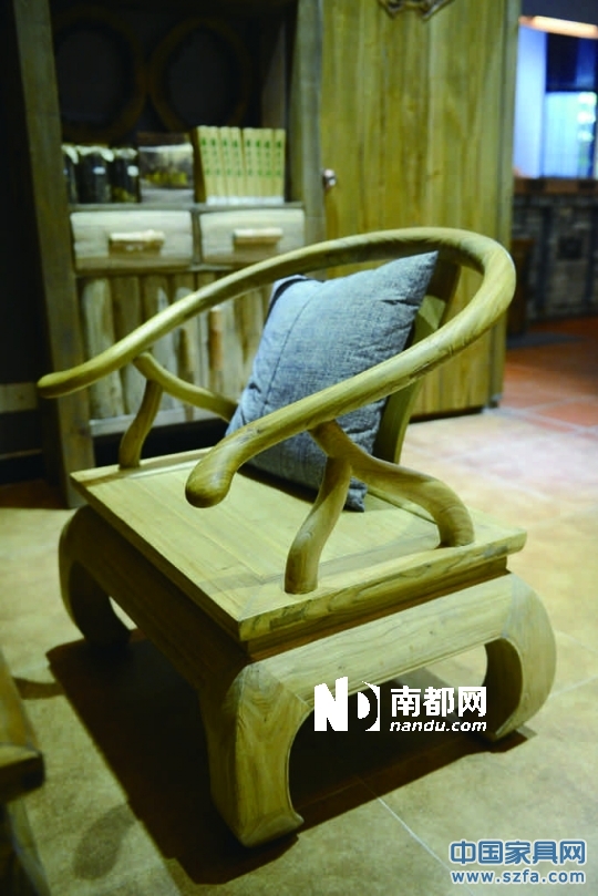 茶桌上的紋路就來自古木本身。