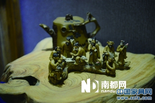 茶桌上的紋路就來自古木本身。