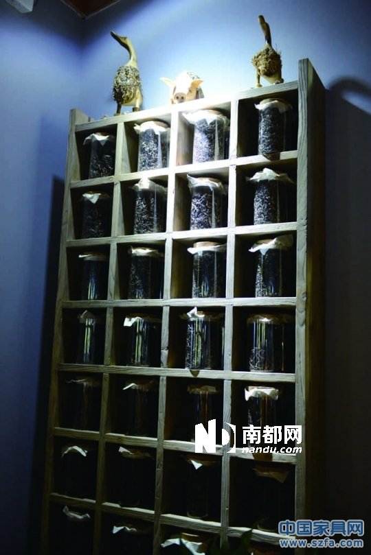 茶桌上的紋路就來自古木本身。