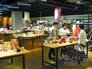 進駐大型購物商場的家品店，人流也比平時多了不少。