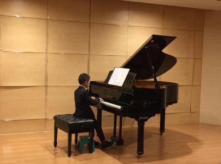 可以讓孩子自學(xué)鋼琴嗎？