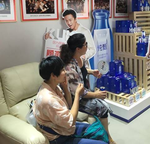 “炒米”最愛！顧家家居功能沙發(fā)“能量艙”亮相鄧超粉絲見面會