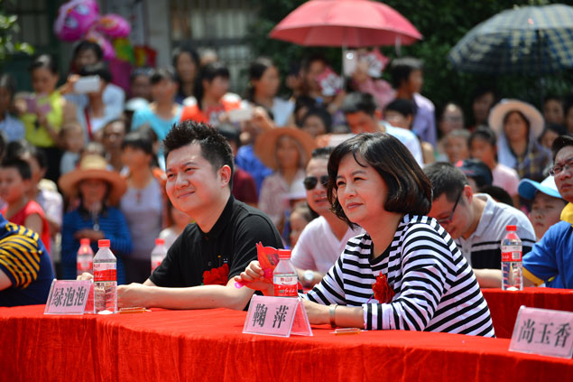 兒童家具-松堡王國(guó)關(guān)愛留守兒童瑞金行 兒童家具-松堡王國(guó)關(guān)愛留守兒童瑞金行