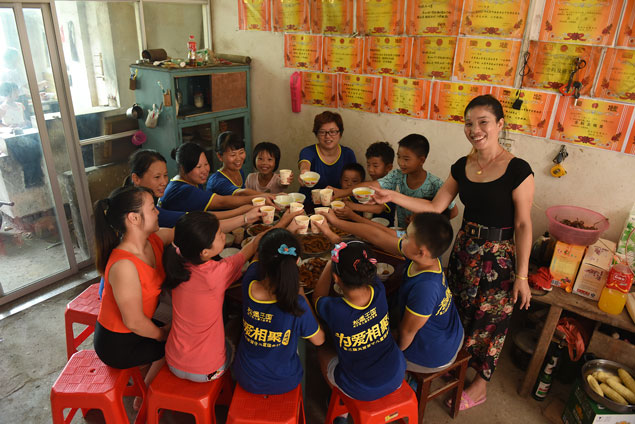 兒童家具-松堡王國(guó)關(guān)愛留守兒童瑞金行 兒童家具-松堡王國(guó)關(guān)愛留守兒童瑞金行