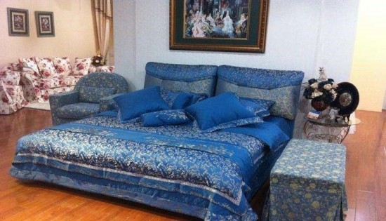 長春市皇家馬車家具有限公司主要對產(chǎn)品的購銷和研發(fā)，近年來公司為廣大客戶提供了高效，高質(zhì)，放心省心，舒心的優(yōu)質(zhì)服務(wù)的產(chǎn)品保障。 公司為長春眾多家庭服務(wù)了沙發(fā)專業(yè)定制，軟床量尺定做、單雙人床、沙發(fā)床、上下床 等業(yè)務(wù)，得到了廣大顧客的信賴和認可。  質(zhì)量管理：嚴格把控每一道制造工序，對原材料、布和海綿的供應(yīng)商要求其提供環(huán)境保護標準證書。產(chǎn)品干燥速度及防蟲處理都經(jīng)過嚴格測試。類似無紡布這樣的細節(jié)也符合嗅覺環(huán)保標準。公司承諾：我們的產(chǎn)品將帶給您舒適、健康的生活享受。  我們的優(yōu)勢： 1、多年的歐式法式家具設(shè)計生產(chǎn)經(jīng)驗  2、公司追求長期穩(wěn)定的業(yè)務(wù)合作關(guān)系  3、公司位置良好，物流運輸便利  4、實體工廠直接供貨，減少貿(mào)易環(huán)節(jié)成本  5、產(chǎn)品顏色及尺寸可根據(jù)客戶需要更改  6、客戶遍布國內(nèi)各大城市  7、產(chǎn)品出廠到運輸，全程提供質(zhì)量保證  8、零售業(yè)務(wù)具有巨大的數(shù)量優(yōu)勢