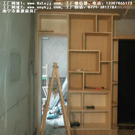 加層作小造型，雙層，也好看，相比，醒色白飾，整體展柜、儲柜、小小別致柜衣家具設(shè)計定制加工廠南寧中國的，不普通~