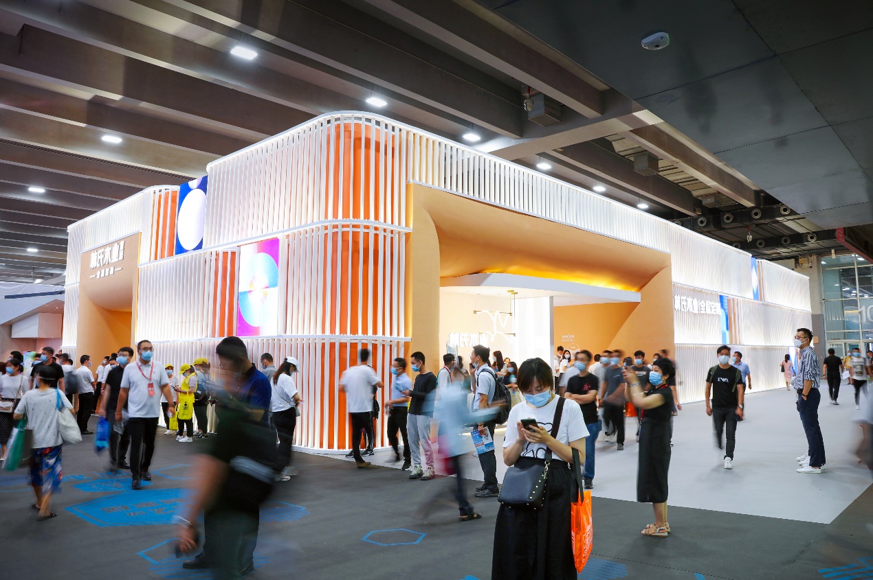 P:\06 品牌部\01 品牌戰(zhàn)略部\08-品牌公關(guān)\2021年\月度公關(guān)內(nèi)容\7月\稿件5 林氏木業(yè)首秀中國建博會(huì)，綜合新業(yè)態(tài)熱浪來襲\配圖\6c400a85a99c97edce260b00ed176763_.jpg