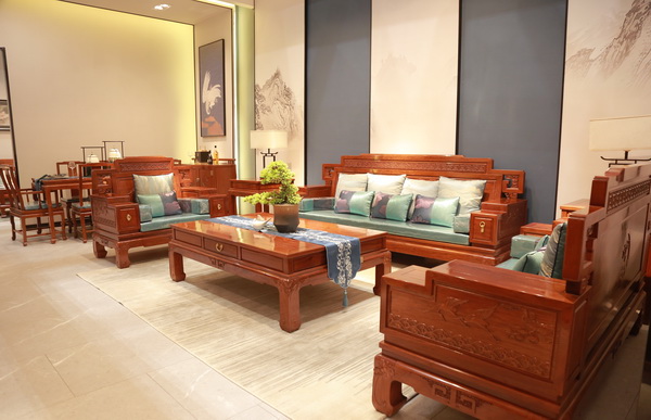 美聯(lián)紅木匠心打造的大果紫檀新作，東方韻味十足